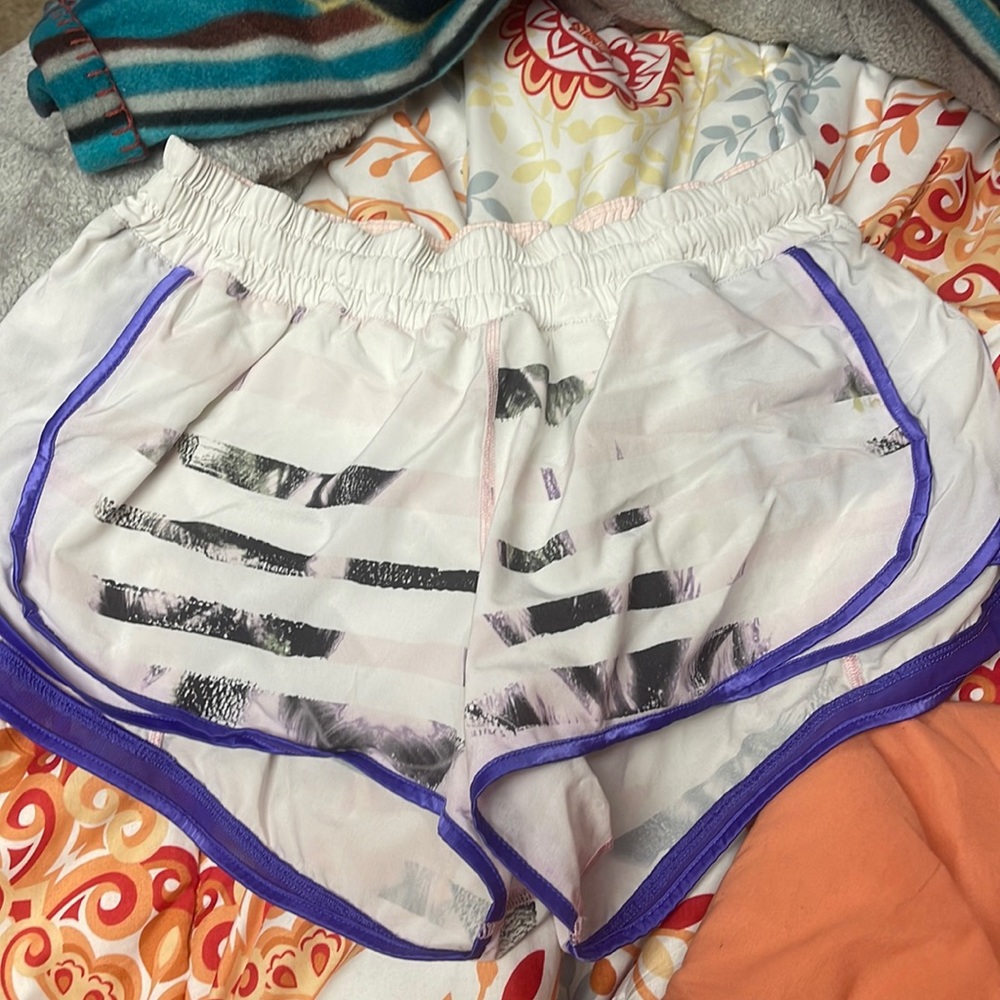 Lululemon Hotty Hot 2.5” Shorts